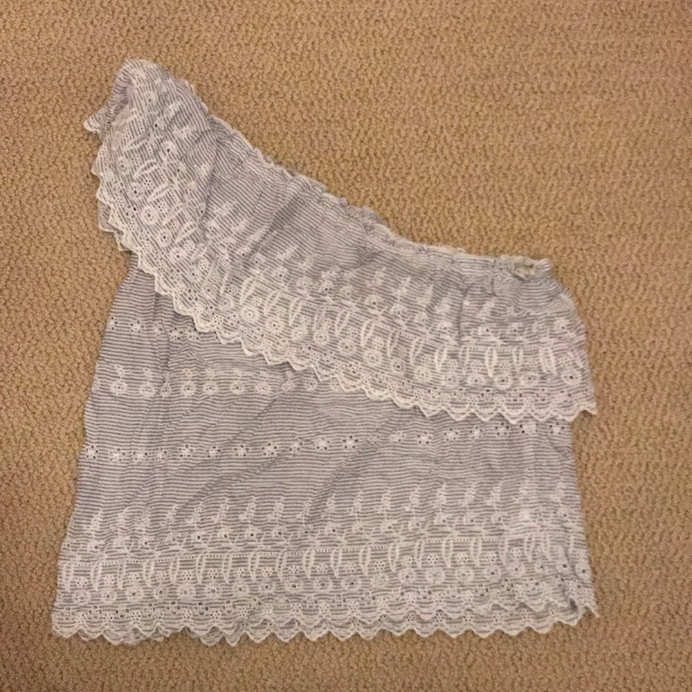 OFF THE SHOULDER LACE BLOUSE